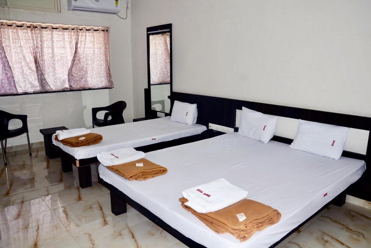 Hotel Mangalam Kurandvad Exterior foto