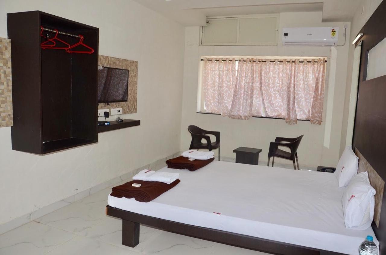 Hotel Mangalam Kurandvad Exterior foto